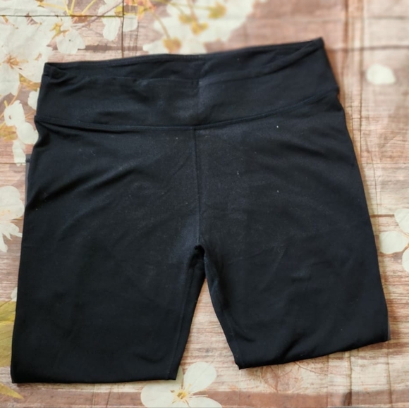 ⭐️ Fabletics Cropped leggings - Picture 2 of 5